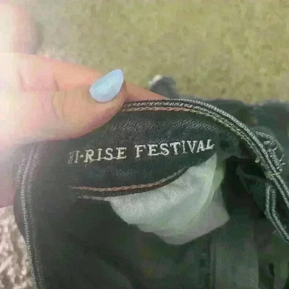 AMERICAN EAGLE hi-rise festival shorts size 2 - Picture 3 of 4